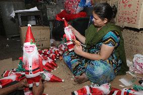 Makings Santa Claus Dolls In Kolkata