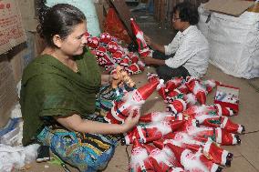 Makings Santa Claus Dolls In Kolkata