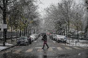 Caetano Snowstorm Hits Paris