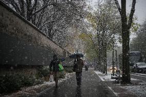 Caetano Snowstorm Hits Paris