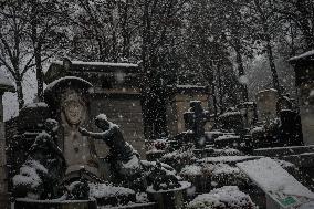 Caetano Snowstorm Hits Paris