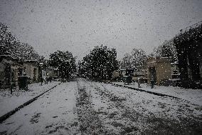 Caetano Snowstorm Hits Paris