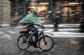 Caetano Snowstorm Hits Paris