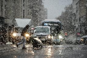 Caetano Snowstorm Hits Paris