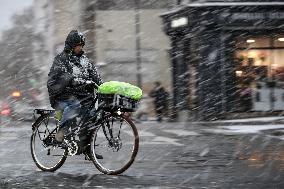 Caetano Snowstorm Hits Paris