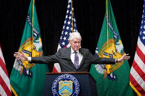 Janet Yellen and Bill Clinton at CDFI Fund - Washington