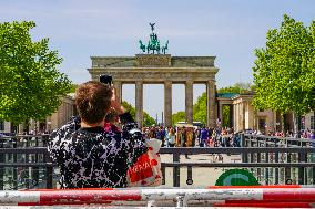 Every Day Life At Brandenburg Gate Berlin