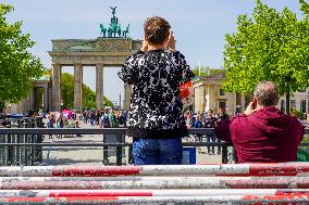 Every Day Life At Brandenburg Gate Berlin