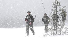 Freezing Winds 24 -harjoituksen Porvoon mediatilaisuudessa kerrotaan Merivoimien ja Yhdysvaltain merijalkaväen...