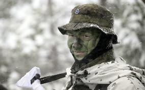 Freezing Winds 24 -harjoituksen Porvoon mediatilaisuudessa kerrotaan Merivoimien ja Yhdysvaltain merijalkaväen...