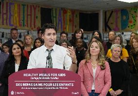 Justin Trudeau Packing School Lunches - Canada