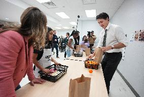 Justin Trudeau Packing School Lunches - Canada