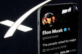 Elon Musk’s X Profile And SpaceX Official Page Highlighted On IPhone