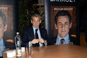 Nicolas Sarkozy Dedicates His Book - Cassis