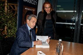 Nicolas Sarkozy Dedicates His Book - Cassis