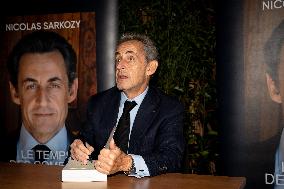 Nicolas Sarkozy Dedicates His Book - Cassis