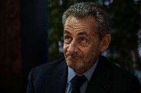 Nicolas Sarkozy Dedicates His Book - Cassis