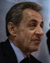 Nicolas Sarkozy Dedicates His Book - Cassis