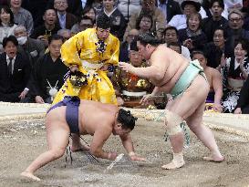 Sumo: Kyushu Grand Sumo Tournament