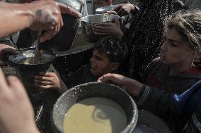 Palestinians Receive Free Food - Gaza