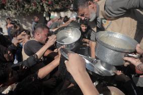 Palestinians Receive Free Food - Gaza