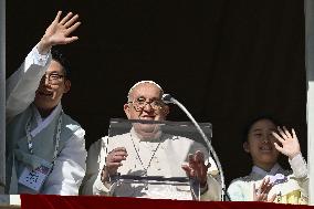 Pope Francis Delivers His Blessing to The Faithful - Vatican