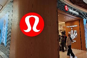 Lululemon Store