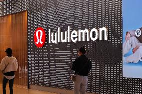 Lululemon Store