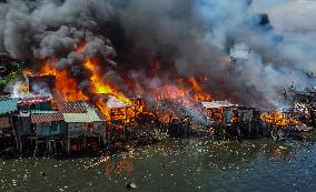 Fire Engulfing A Slum Area In Manila