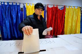 Far-Right Candidate Takes Shock Lead In Presidential Election - Romania