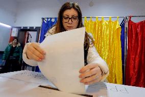 Far-Right Candidate Takes Shock Lead In Presidential Election - Romania