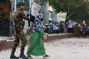 Clashes Erupt Between Students - Dhaka