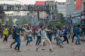 Clashes Erupt Between Students - Dhaka