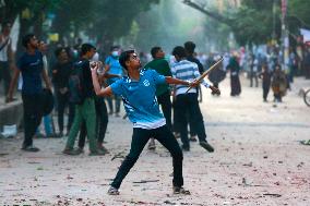 Clashes Erupt Between Students - Dhaka