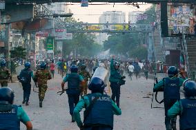 Clashes Erupt Between Students - Dhaka