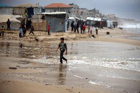 Heavy Rains Flood Tents In Gaza