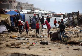 Heavy Rains Flood Tents In Gaza