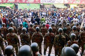 Bangladesh Protesters Besiege Key Newspaper Demanding Closure - Dhaka