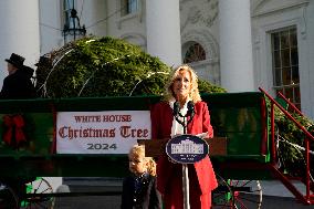 Jill Biden receives the Christmas Tree - Washington