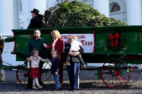 Jill Biden receives the Christmas Tree - Washington