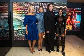 Les Femmes Au Balcon Premiere Paris