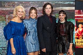 Les Femmes Au Balcon Premiere Paris