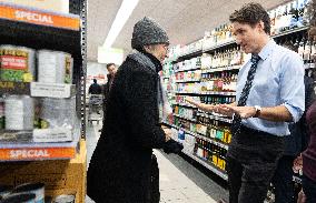 Trudeau Greets Shoppers - Montreal