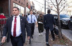 Trudeau Greets Shoppers - Montreal