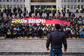 Cargo Truckers Solidarity Stages Surprise Protest At National Assembly, Demanding Legislation For Safe Freight Rates