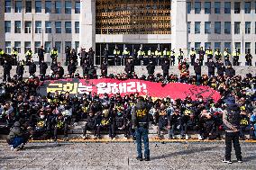 Cargo Truckers Solidarity Stages Surprise Protest At National Assembly, Demanding Legislation For Safe Freight Rates