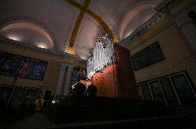 Pipe organ at Lviv railway station