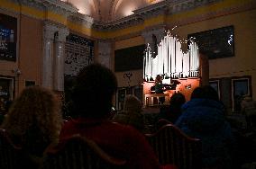 Pipe organ at Lviv railway station