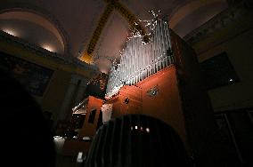 Pipe organ at Lviv railway station