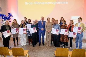 Royals Present Growth Certificates - Utrecht